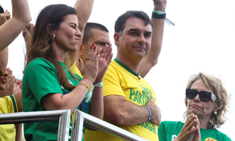 Flávio Bolsonaro dá início à campanha eleitoral com promessa de ‘tesou