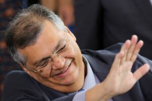 Partidos têm até quarta para explicar a Dino atuação de dirigentes na
