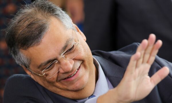 Partidos têm até quarta para explicar a Dino atuação de dirigentes na