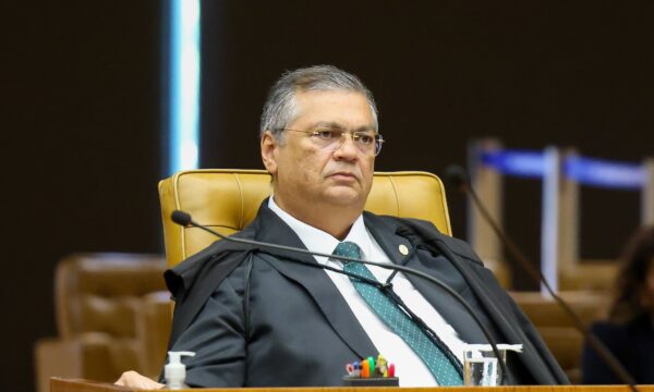 Dino dá cinco dias a partidos para responder sobre indicação de emendas; multa é de R$ 100 mil