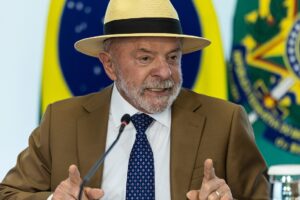 Lula pressiona Congresso e diz estar convencido que fim da ‘taxa das blusinhas’ será aprovado