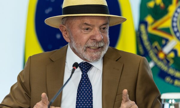 Lula pressiona Congresso e diz estar convencido que fim da ‘taxa das blusinhas’ será aprovado