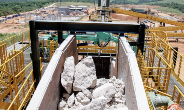 Mineradora australiana fecha acordo de R$ 2 bi para centro de refino de terras raras em MG
