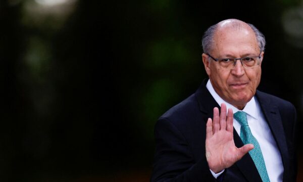Alckmin: Indústria encolheu 1,6% de 2015 a 2022, mas com Lula cresceu