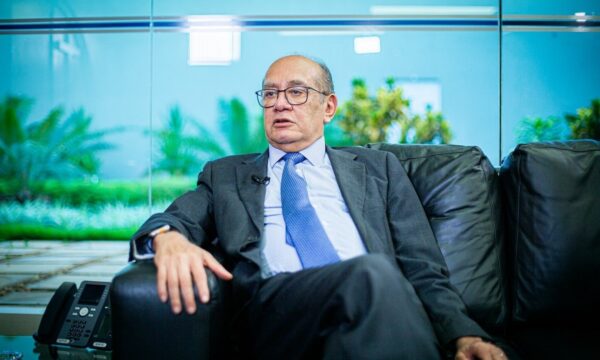 Promessa de campanha pró-impeachment de ministros do STF é equívoco que não impressiona, diz Gilmar