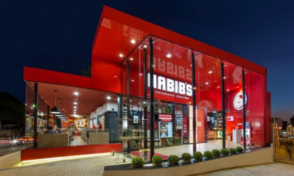 Lojas esvaziadas e conta bloqueada: os detalhes da crise de R$ 265 milhões do Habib’s