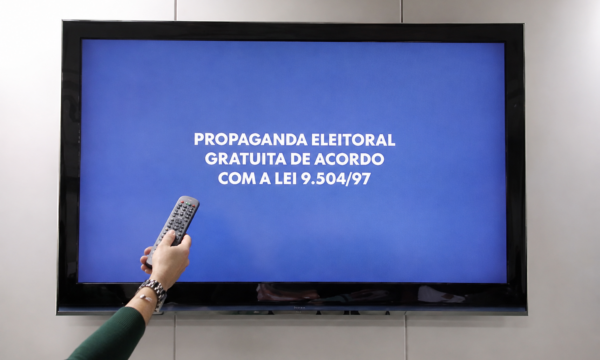 Horário eleitoral na TV e no rádio começa nesta sexta com Lula em vant