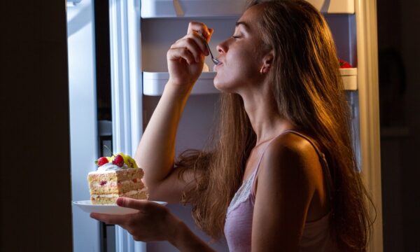 Não consegue resistir a alimentos gordurosos? A resposta pode estar no cérebro