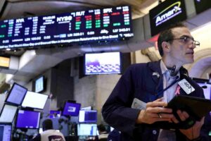 Wall Street salta com tombo do petróleo; Dow Jones renova recorde e Am