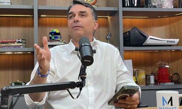 Flávio Bolsonaro diz que debate sobre Dark Horse ‘é página virada’