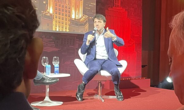Superado por Augusto Cury nas pesquisas, Renan Santos inclui adversário em lista de ataques