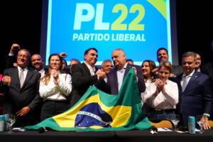 Escolha de vice de Flávio pega integrantes da campanha de surpresa e desagrada aliados