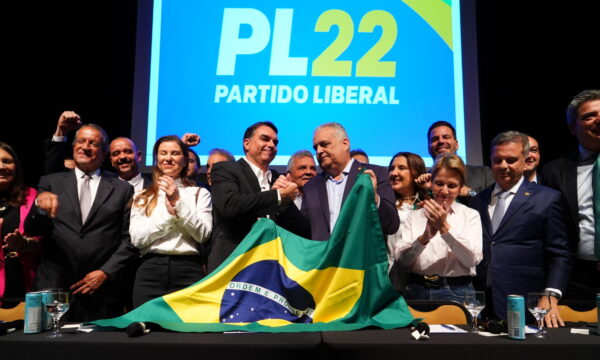 Escolha de vice de Flávio pega integrantes da campanha de surpresa e desagrada aliados
