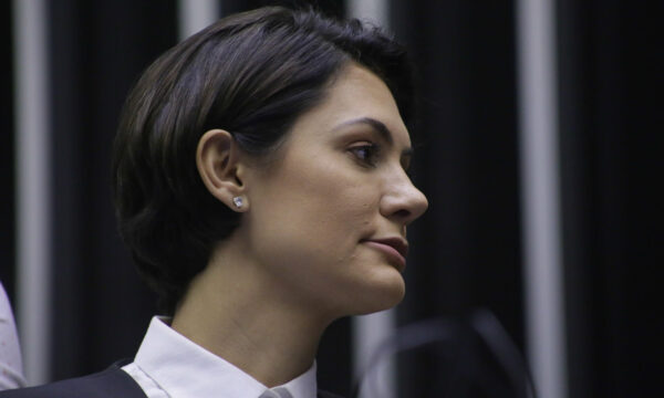 Michelle Bolsonaro lidera disputa pelo Senado no Distrito Federal com