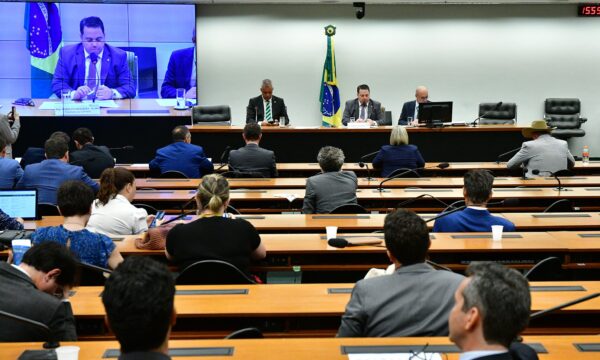 Câmara aprova benefícios fiscais para resseguradoras; entenda as mudanças