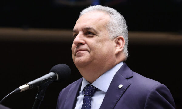 Congresso age corrompido por emendas e teme STF, diz deputado Alfredo