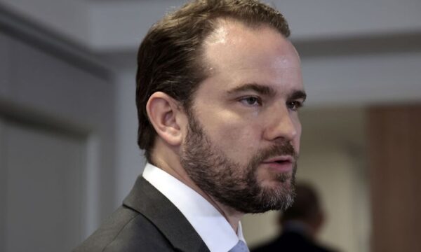 Esforço do governo agora é constituir comissão da MP da ‘taxa de blusinhas’, diz Durigan