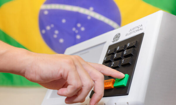 ‘Tiro curto’ com retorno de até 375% em 6 dias? Entenda como buscar lucros com as eleições em 2026