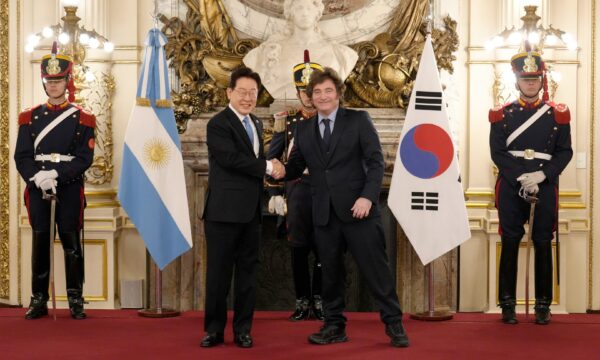 Milei defende Mercosul mais flexível em reunião com presidente da Coreia do Sul