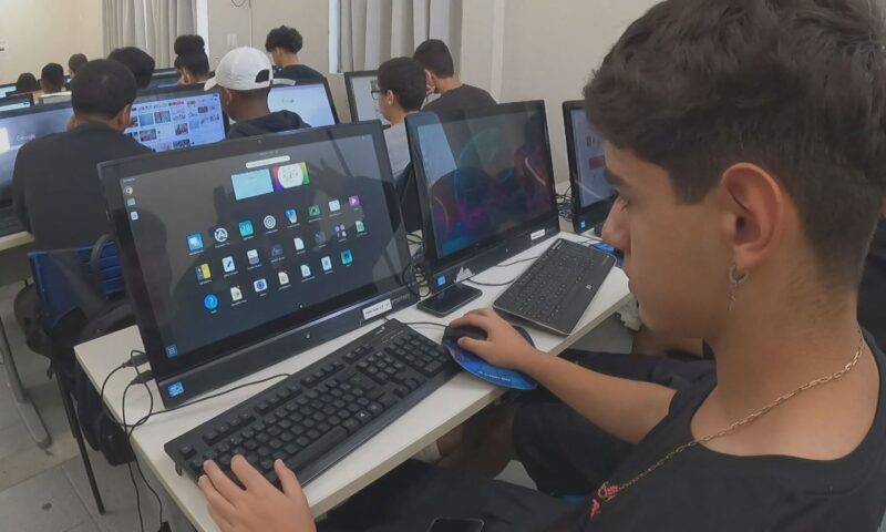 70% dos jovens trabalham e 32% conciliam emprego e estudos no Brasil, diz pesquisa