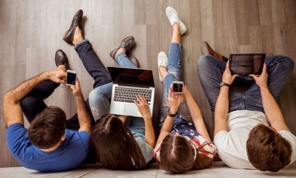 Quatro movimentos que jovens universitários estão fazendo para se dest