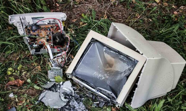 Onde descartar celular, pilha e eletrônico velho: a logística reversa