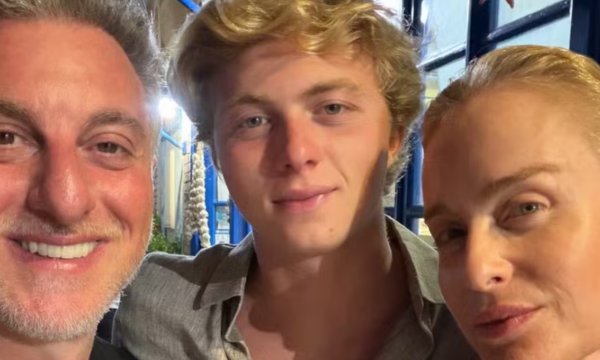 Com a aprovação do filho em faculdade, Luciano Huck e Angélica pagarão mensalidade de R$ 8,3 mil — valor não tão distante do custo da escola