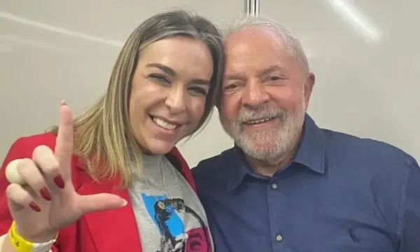 Lula disse que lobista nunca esteve ao lado dele, mas Roberta postou f