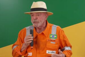 Lula diz que ainda sonha em recomprar refinaria: ‘O que o povo brasile