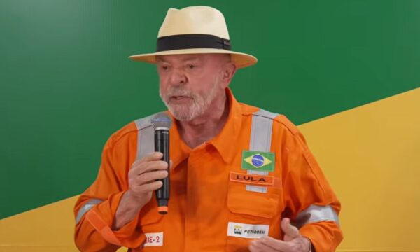 Lula diz que ainda sonha em recomprar refinaria: ‘O que o povo brasile