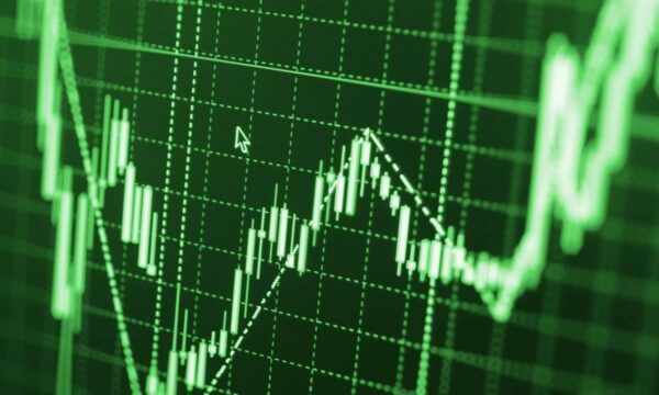 Ibovespa volta a saltar 2% e dólar cai a R$ 5,15; o que está por trás
