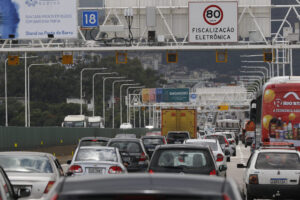 Multa de trânsito por videomonitoramento pode ter envio obrigatório de