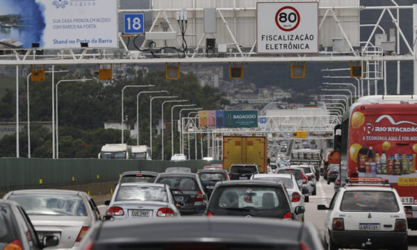 Multa de trânsito por videomonitoramento pode ter envio obrigatório de foto a motorista