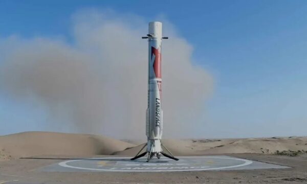 Foguete dá ré? Vídeo mostra feito inédito da China ao pousar em terra