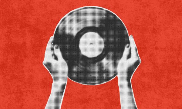 Phoebe Bridgers, KATSEYE e mais: os lançamentos musicais da semana