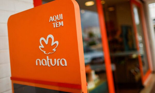 Natura (NATU3) anuncia troca na presidência após 10 anos, com volta de
