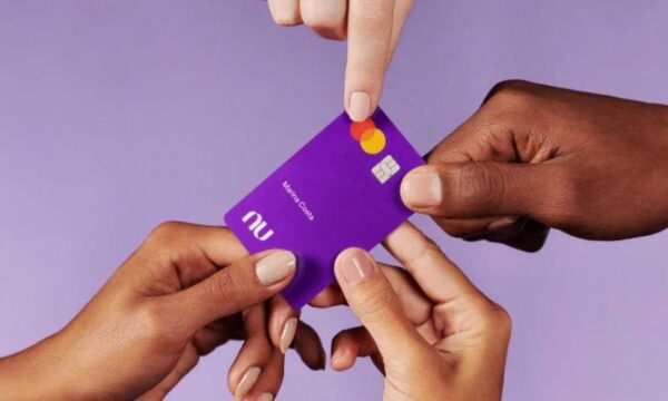 Nubank (ROXO34) tem o gatilho que faltava e chega a disparar 13%, mas