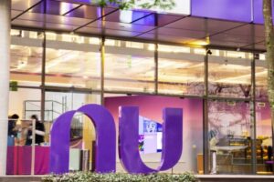 Nubank (ROXO34): Lucro dispara 49% e chega a US$ 1 bi pela primeira ve