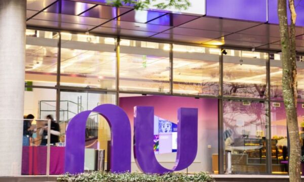 Nubank (ROXO34): Lucro dispara 49% e chega a US$ 1 bi pela primeira ve