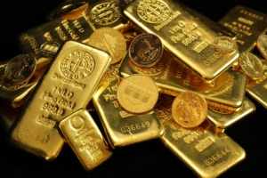 Ouro fecha em alta, com perspectivas para Fed mais brando e de olho em