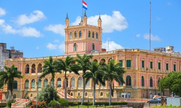 Brasil recebe US$ 77,6 bilhões de investimento estrangeiro, mas brasileiros miram Paraguai