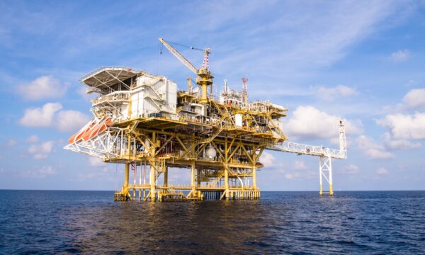 Petróleo sobe com ameaça de bloqueio dos EUA ao Irã por tempo indeterm
