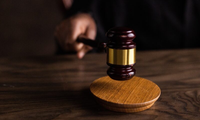 CNJ confirma afastamento de juiz que bebeu e fumou durante sessão de julgamento