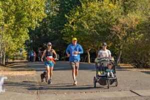 Por que correr com carrinho de bebê pode reduzir o risco de lesões?