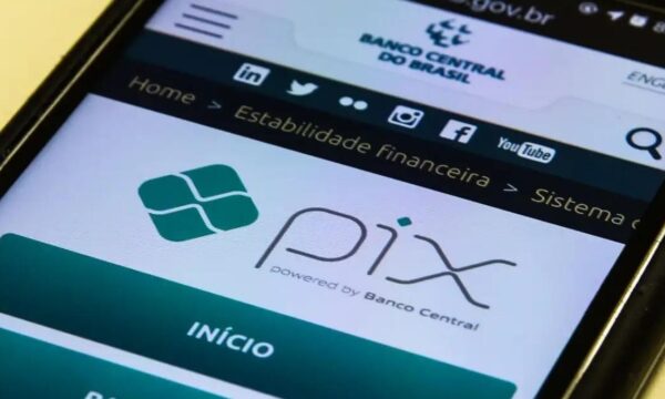 Pix fora do ar? Clientes de bancos relatam instabilidade neste domingo (23); veja