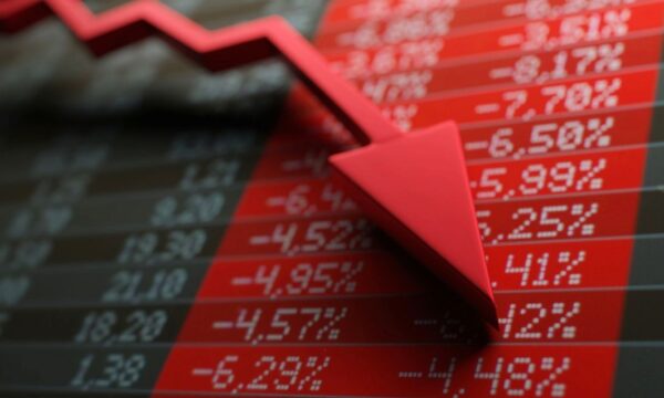 Fundo imobiliário desaba mais de 40% após cortar dividendos e revisar