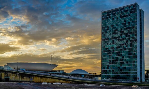 Congresso vota nesta semana fim da escala 6×1 e ‘taxa das blusinhas’