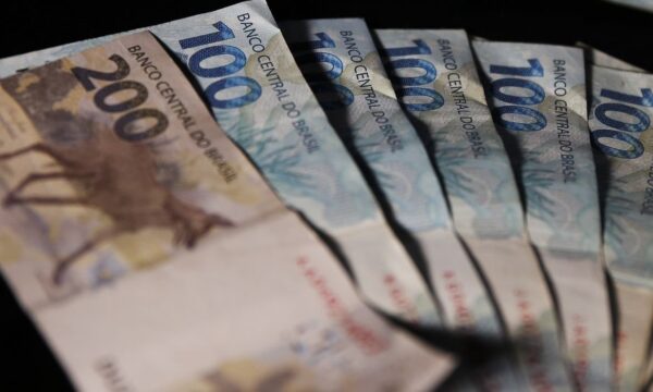 Brasileiros têm R$ 5 bilhões esquecidos em bancos; veja como consultar