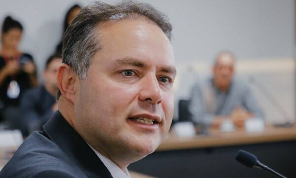 Lula entra na campanha de Renan Filho após indefinição de JHC sobre di