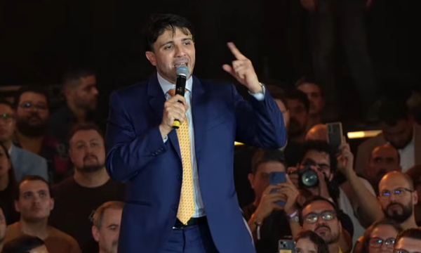 ‘Vaquinha virtual’ tem Renan Santos com mais de R$ 1,2 milhão, Flávio